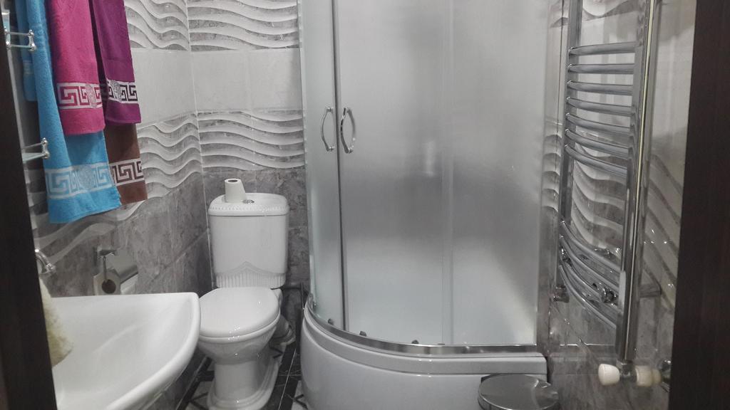 Edemi Hotel 库塔伊西 外观 照片